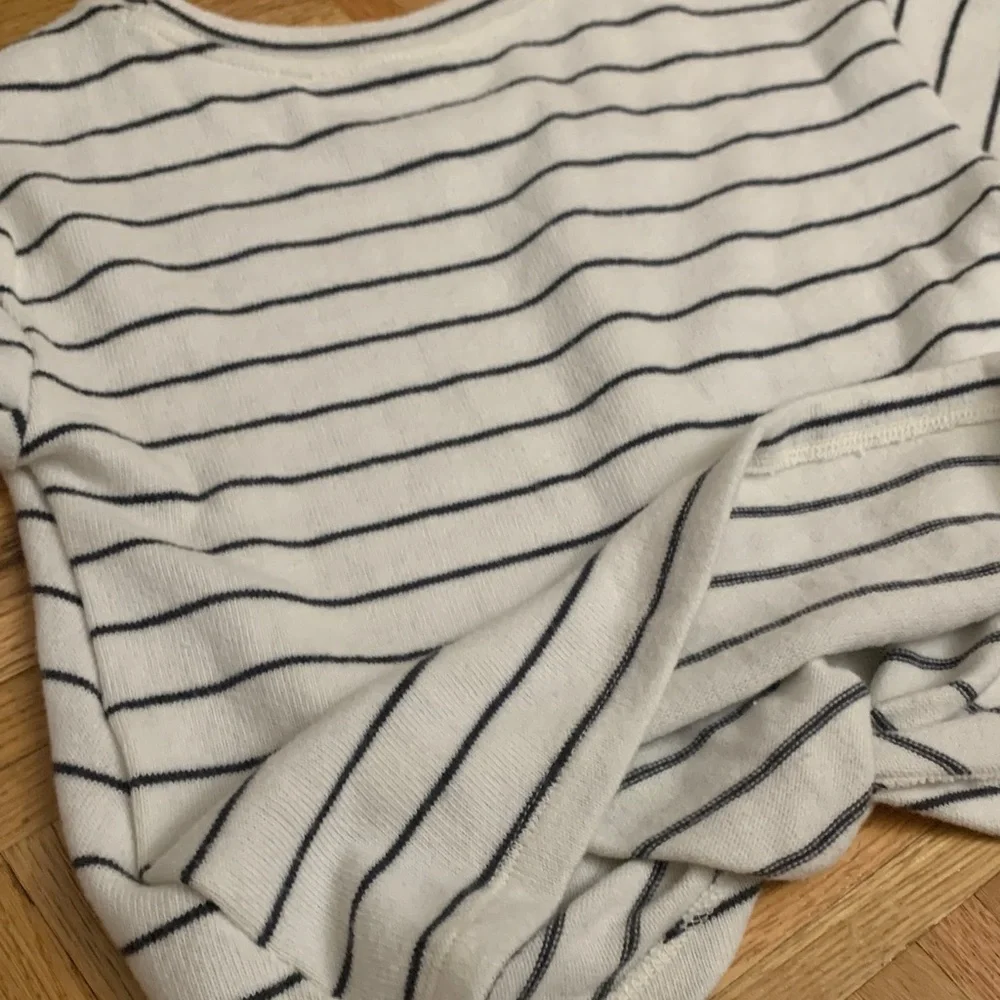 EUC Striped Knot Front Knit Top Old Navy Girls Size Small (6/7)